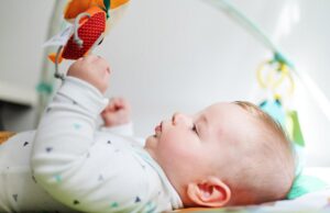 5 παιχνίδια που είναι κατάλληλα για το νεογέννητό σου