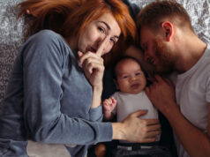 Ακούνε τελικά οι μπαμπάδες τα μωρά που κλαίνε τη νύχτα;