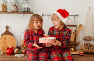 Πρωτοχρονιάτικες προσδοκίες: Πώς να διαχειριστούν οι γονείς τα ακριβά δώρα;