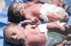 3 αδέρφια έγιναν μπαμπάδες την ίδια μέρα, με λίγες ώρες διαφορά!