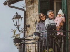 Χωριό στην Ιταλία γιόρτασε το 1ο μωρό που γεννήθηκε μετά από 30 χρόνια!