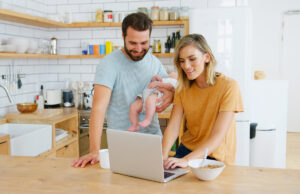 «Είμαι η μόνη που δεν το ήξερα;»: Τι αποκάλυψαν οι αναζητήσεις των γονιών στο Google το 2025 για τις κρυφές μας ανησυχίες