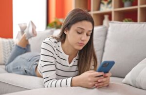 Social media: Μισή ώρα είναι αρκετή να αποσυντονίσει το παιδί