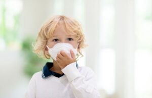 COVID: Πώς επηρεάζει την ανάπτυξη στα μικρά παιδιά;