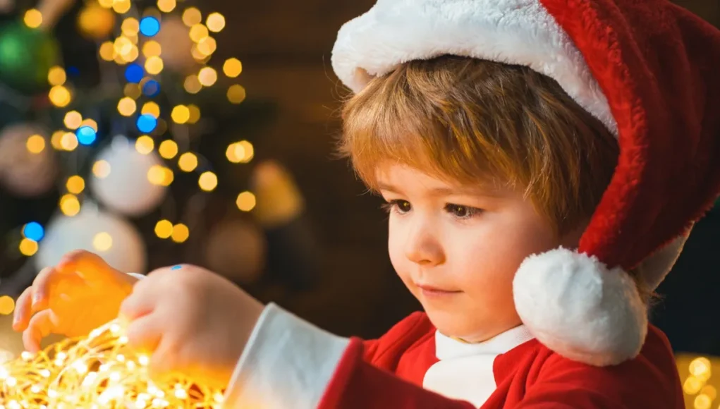Κίνδυνοι Χριστουγέννων και παιδιά: Ασφαλείς προφυλάξεις για να αποφύγετε ατυχήματα