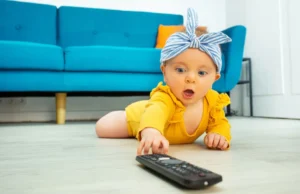 Αναρωτιέστε αν κάνει για τα παιδιά κάτω των 12 μηνών να δουν τηλεόραση;