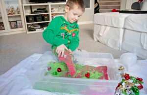 20 δραστηριότητες αισθητηριακού παιχνιδιού για να τονώσετε τον εγκέφαλο του παιδιού σας