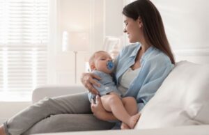 Μωρά και αγκαλιά: Όσο περισσότερο τόσο το καλύτερο, σύμφωνα με την επιστήμη