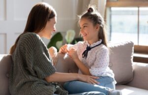 Overparenting: Μήπως το… παρακάνουν οι σημερινοί γονείς;