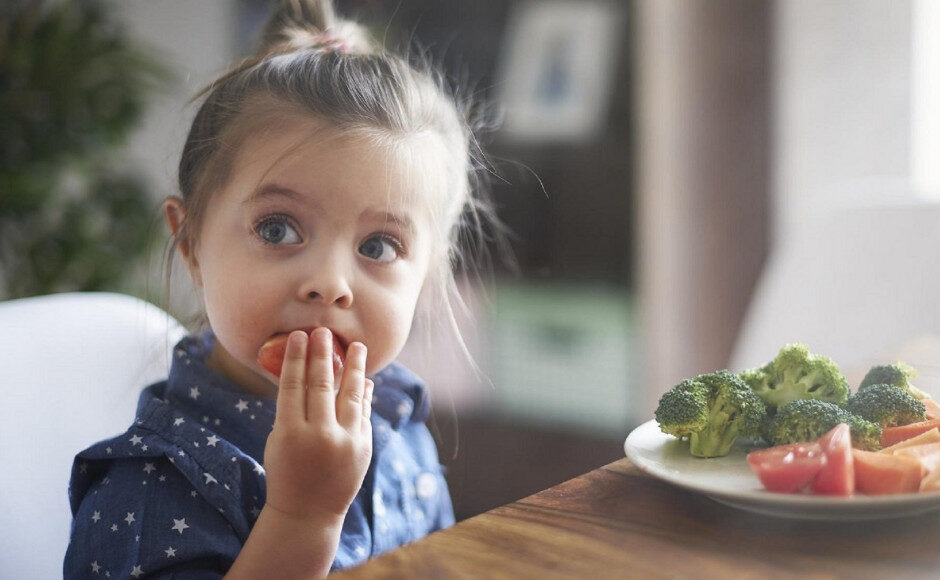 &Pi;&nu;&iota;&gamma;&mu;ό&sigmaf; &alpha;&pi;ό &tau;&rho;&omicron;&phi;ή &sigma;&epsilon; &mu;&omega;&rho;ά &kappa;&alpha;&iota; &mu;&iota;&kappa;&rho;ά &pi;&alpha;&iota;&delta;&iota;ά: &pi;&omicron;&iota;&epsilon;&sigmaf; &tau;&rho;&omicron;&phi;έ&sigmaf; &alpha;&pi;&alpha;&gamma;&omicron;&rho;&epsilon;ύ&omicron;&nu;&tau;&alpha;&iota; &pi;&rho;&iota;&nu; &tau;&alpha; 3 &chi;&rho;ό&nu;&iota;&alpha;