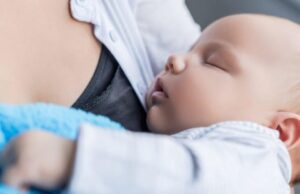 Το μωρό κοιμάται μόνο στην αγκαλιά — κακή συνήθεια ή φυσιολογική ανάγκη;