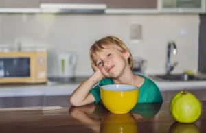 Το παιδί σου αρνείται το φαγητό; Μην του μαγειρεύεις κάτι άλλο, λένε οι ειδικοί