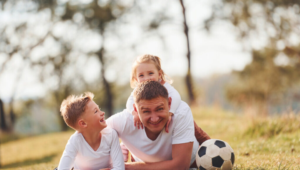 &Chi;&tau;ί&zeta;&omicron;&nu;&tau;&alpha;&sigmaf; &iota;&sigma;&chi;&upsilon;&rho;ό&tau;&epsilon;&rho;&omicron;&upsilon;&sigmaf; &delta;&epsilon;&sigma;&mu;&omicron;ύ&sigmaf;: &Delta;&rho;&alpha;&sigma;&tau;&eta;&rho;&iota;ό&tau;&eta;&tau;&epsilon;&sigmaf; &pi;&alpha;&tau;έ&rho;&alpha;-&pi;&alpha;&iota;&delta;&iota;&omicron;ύ &gamma;&iota;&alpha; &kappa;ά&theta;&epsilon; &eta;&lambda;&iota;&kappa;ί&alpha;
