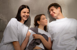 2+1 φράσεις που κάθε έφηβος θέλει (και χρειάζεται) να ακούει από τους γονείς του