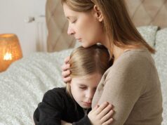 «Μαμά, τι έχει ο παππούς;»: πώς να μιλήσουμε στα παιδιά για την ασθένεια και την απώλεια