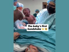 Το πιο κοινωνικό νεογέννητο: με το που γεννήθηκε ξεκίνησε τις… χειραψίες!