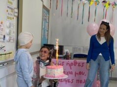 ΣΥΓΚΙΝΗΤΙΚΗ στιγμή: Η μικρή Νάγια επέστρεψε στο σχολείο μετά από γενναία μάχη – Της ετοίμασαν θερμή υποδοχή