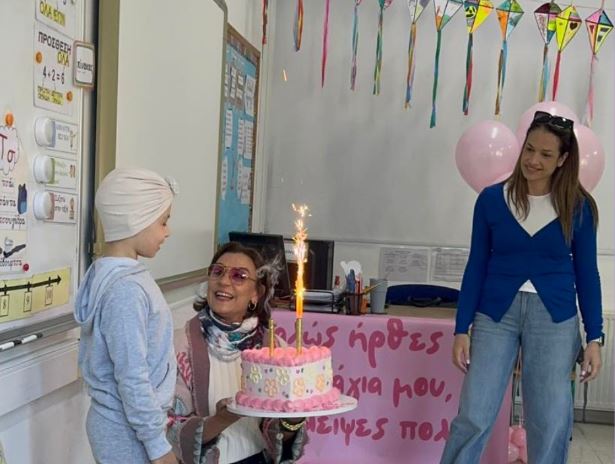 ΣΥΓΚΙΝΗΤΙΚΗ στιγμή: Η μικρή Νάγια επέστρεψε στο σχολείο μετά από γενναία μάχη – Της ετοίμασαν θερμή υποδοχή