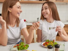 Η διατροφή στην εφηβεία: Τι πρέπει να περιλαμβάνει και τι να προσέξετε