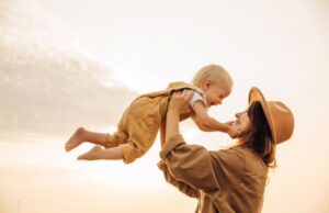 Από το πρώτο βήμα στα «terrible twos»: Έτσι ξεκινά η μεγάλη εξερεύνηση για το παιδί