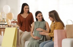 Hatchelorette: Η νέα τάση που αντικαθιστά το baby shower