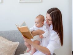 Παίξτε με το νεογέννητό σας και ενισχύστε την ανάπτυξή του