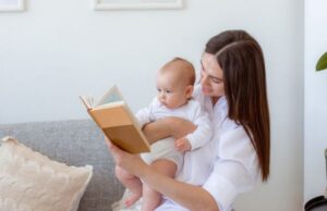 Παίξτε με το νεογέννητό σας και ενισχύστε την ανάπτυξή του