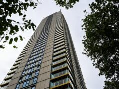 Λονδίνο: πήραν αγκαλιά τον 9χρονο άρρωστο γιο τους και έπεσαν από ουρανοξύστη