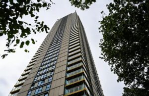 Λονδίνο: πήραν αγκαλιά τον 9χρονο άρρωστο γιο τους και έπεσαν από ουρανοξύστη