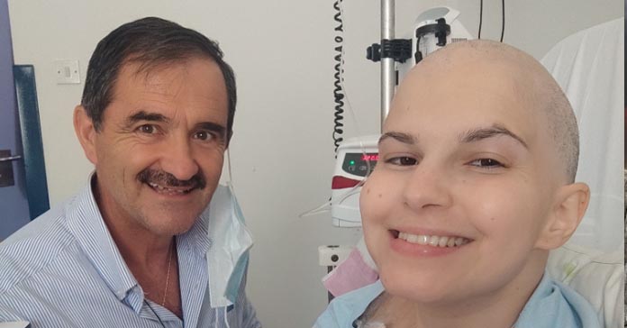 Ά&nu;&nu;&alpha; &Sigma;&iota;ά&lambda;&alpha;&rho;&omicron;&upsilon;: &Tau;&alpha; &omega;ά&rho;&iota;&alpha; &pi;&omicron;&upsilon; &delta;&iota;&alpha;&tau;&eta;&rho;ή&theta;&eta;&kappa;&alpha;&nu; &kappa;&alpha;&iota; &tau;&omicron; &sigma;&upsilon;&gamma;&kappa;&lambda;&omicron;&nu;&iota;&sigma;&tau;&iota;&kappa;ό &epsilon;&rho;ώ&tau;&eta;&mu;&alpha; &tau;&omicron;&upsilon; &pi;&alpha;&tau;έ&rho;&alpha; &tau;&eta;&sigmaf; &gamma;&iota;&alpha; &tau;&eta; &sigma;&upsilon;&nu;έ&chi;&epsilon;&iota;&alpha; &tau;&eta;&sigmaf; &zeta;&omega;ή&sigmaf; &tau;&eta;&sigmaf;- (&Beta;ί&nu;&tau;&epsilon;&omicron;)
