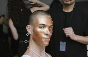 Ο Augustinus Bader συνεργάζεται με τον Οίκο Μόδας VETEMENTS για την περιποίηση της επιδερμίδας