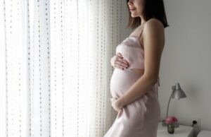 Το μωρό κλωτσάει περισσότερο το βράδυ; Η επιστήμη έχει την εξήγηση