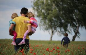 Θυμός, φόβος, λύπη: Πώς βοηθάμε τα παιδιά να καταλάβουν όσα νιώθουν