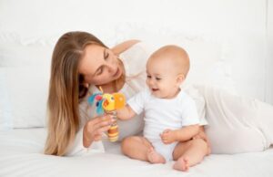 Οι μικρές στιγμές που δυναμώνουν τον εγκέφαλο του μωρού